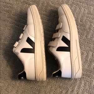 🖤🤍 Veja Triple Lock Sneaker 🤍🖤